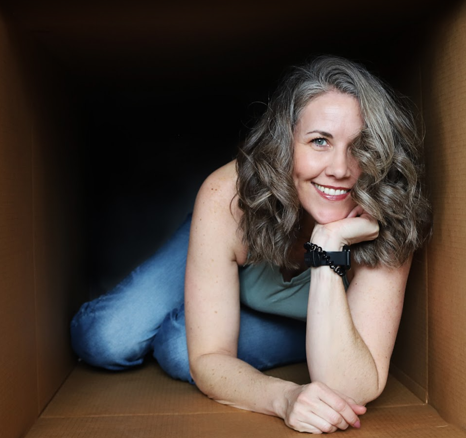 Picture of GeriLinn, owner of Peaceful Spaces, LLC.