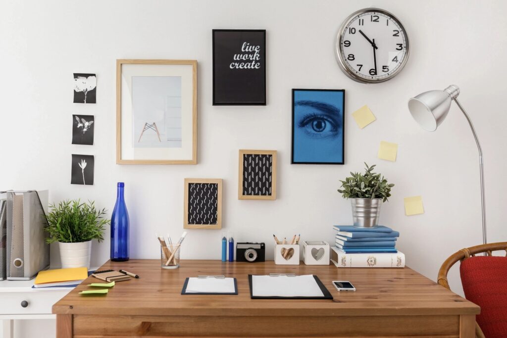 PIcture of an organized office.